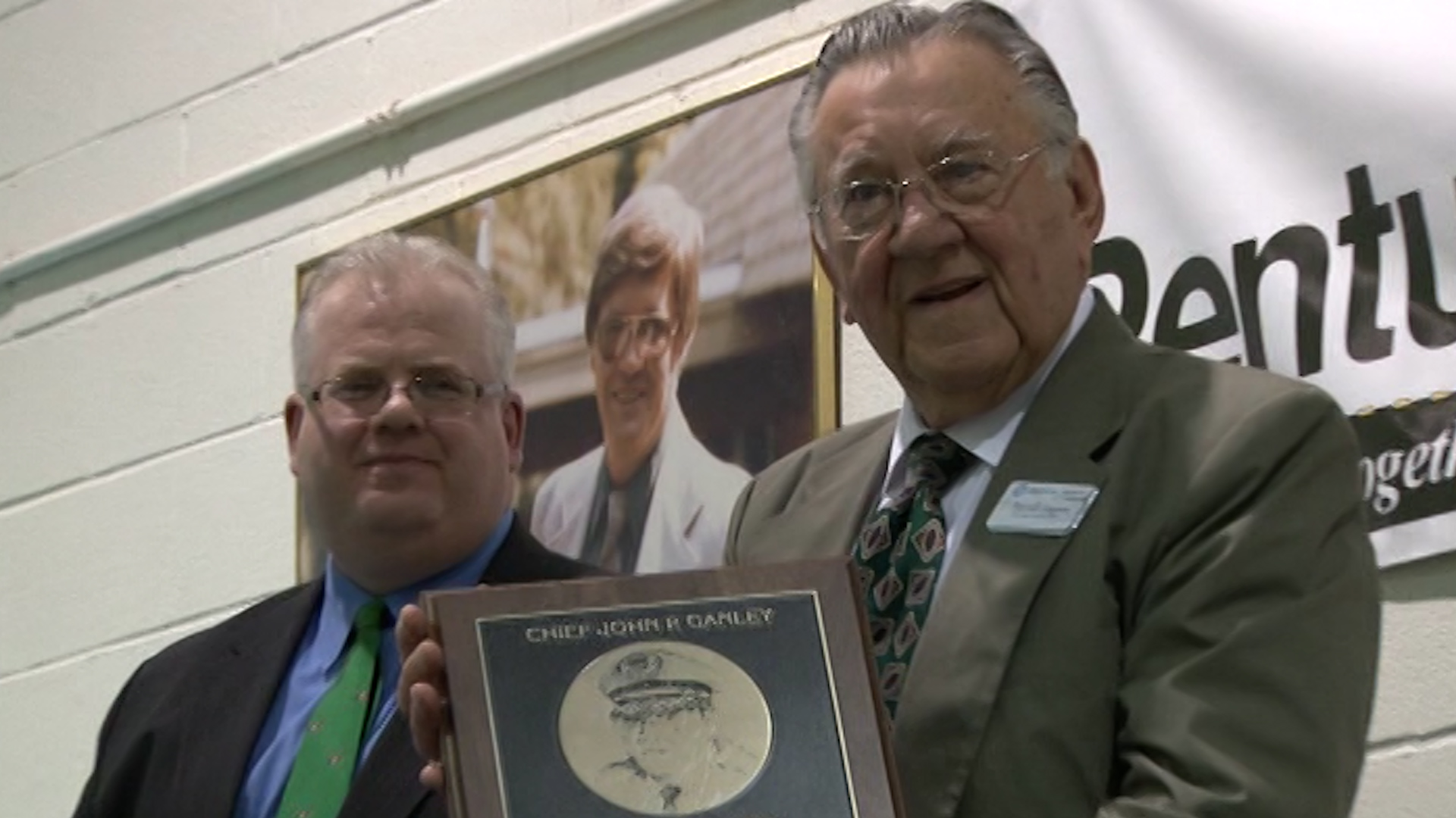 Thumbnail image for Russ Ingram accepts Ganley Award- 2012